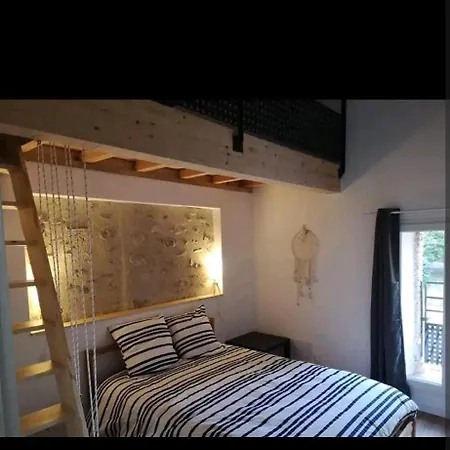 Duplex Refait A Neuf Dans Vieille Batisse Holiday home Prades (Pyrenees-Orientales)