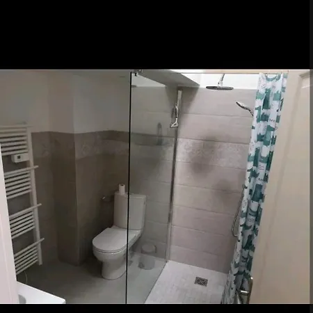 Duplex Refait A Neuf Dans Vieille Batisse *